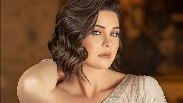 رشاقة وأنوثة.. يسرا اللوزي تسرق الأنظار بفستان أنيق على الريد كاربت
