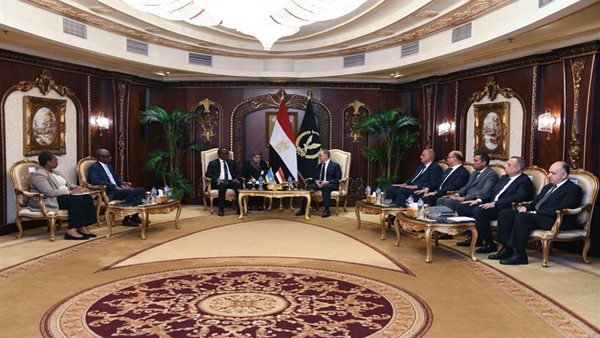 وزير الداخلية يلتقي نظيره الرواندي لبحث تعزيز التعاون الأمني بين البلدين