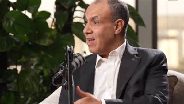 وزير الخارجية: "أنا من أسرة بسيطة.. وأبويا كان بيحوش عشان يشتريلي بدلة"