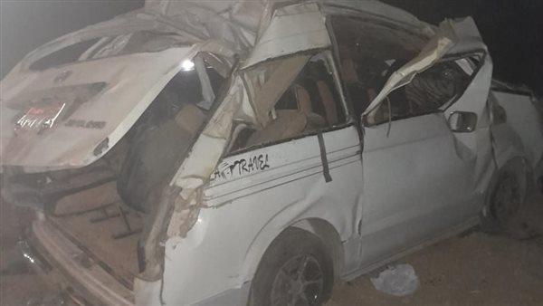 إصابة 13 شخصًا بحادث انقلاب ميكروباص في أسوان