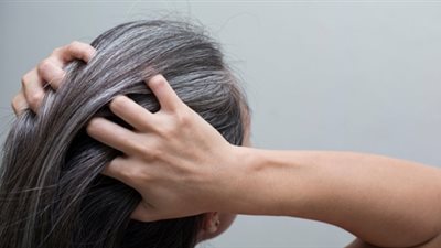 باحثون يكشفون علاقة صادمة بين شيب الشعر والوقاية من السرطان