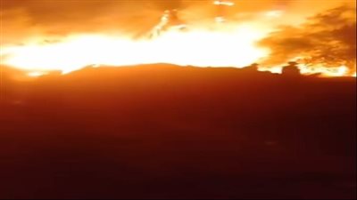 أرض تشتعل وسماء تضيء.. تفاصيل حريق هز قرية بربا بأسيوط