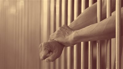السجن عامين للمتهمين بالتعدى على عامل مزلقان فى الإسماعيلية