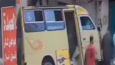 مصرع مسنين دهسا أسفل ميكروباص بالإسكندرية أثناء جلوسهما على الرصيف