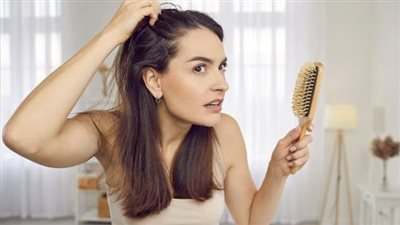 لماذا يتساقط الشعر في الخريف؟| خبراء يكشفون السر