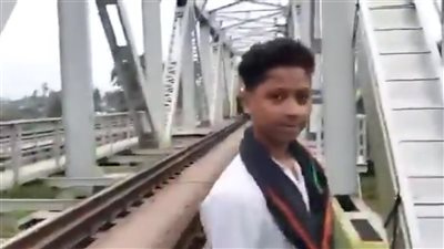 قطار يدهس فتى في أوديشا الهندية أثناء تصوير فيديو على القضبان