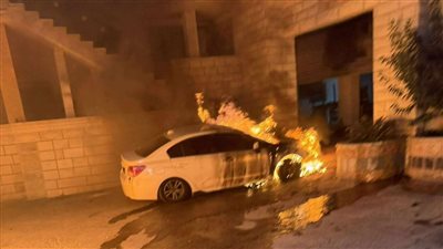 الاحتلال يعتقل أسيرًا محررًا ومستعمرون يحرقون سيارات المواطنين في رام الله