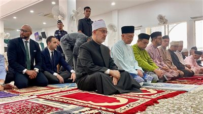 المفتي يؤدي صلاة الجمعة بمسجد القدوس في العاصمة الماليزية كوالالمبور
