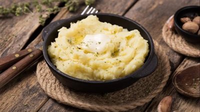 مقبلات سريعة.. طريقة عمل بطاطس مهروسة بالبهارات