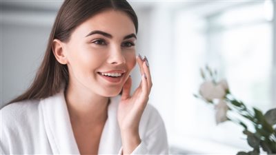 شرب الماء.. سر نضارة البشرة وتحسين مرونتها 