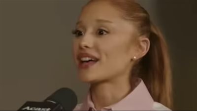 أريانا جراندي تكشف عن سر صداقتها المقربة مع إليزابيث جيليس