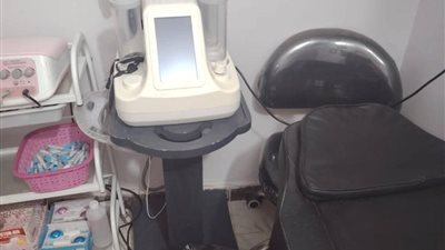 ضبط حاصلة على دبلوم فني صحي تدير مركزًا طبيًا من دون ترخيص بالبحيرة