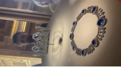 ضبط مشتبهَين بسرقة مجوهرات نادرة من متحف اللوفر