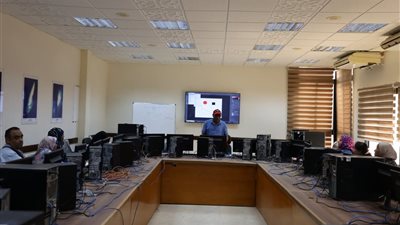 بدء فعاليات الدورات التدريبية لتعلم مهارات الـ photoshop وأساسيات البرمجة بالبحر الأحمر