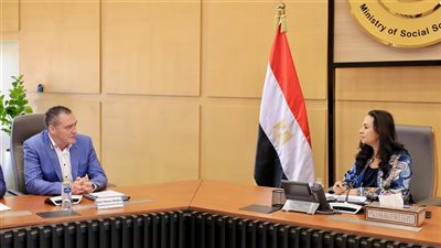 وزيرة التضامن تتابع مع وفد شركة أوتوبوك الألمانية تجهيز مراكز التجميع والمواءمة