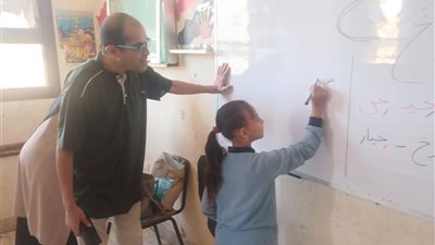 وكيل تعليم نجع حمادي يزور الشهيد إسلام الرسمية للغات