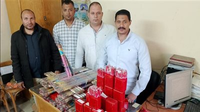 ضبط 120 شعلة تستخدم في استغاثة السفن و108 شمروخ بالفيوم 