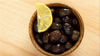 طريقة عمل مخلل الزيتون الأسود بخطوات بسيطة 