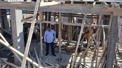  الدقهلية:   إزالة في المهد للدور الرابع العلوي ومصادرة مواد البناء بقرية بساط بطلخا