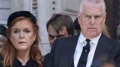 الأمير أندرو وسارة فيرجسون يوافقان على مغادرة 