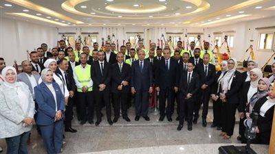 محافظ المنيا يشيد بجهود العاملين في ملف التقنين لأراضي أملاك الدولة 