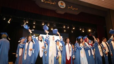 رئيس جامعة المنيا يشهد حفل تخرج الدفعة 23 من كلية طب الأسنان