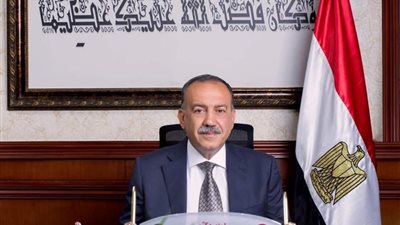 ضبط محطتي وقود بمركز منفلوط لتجميع وبيع 11 طن سولار وبنزين بالسوق السوداء