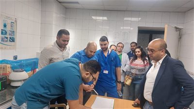 وكيل الصحة بالإسكندرية يطالب بإدخال مريض للعناية المركزة بعد معاناته ساعات بالمستشفى 