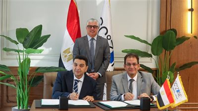 توقيع عقد بـ ١٠ مليون دولار لإنتاج الفورمالدهيد بالسخنة 