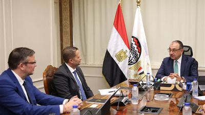 وزير قطاع الأعمال العام يبحث مع 