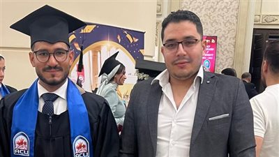 الصحفي محمد عيسى يهنئ شقيقه بتخرجه من كلية الصيدلة