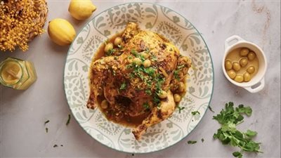 حضري دجاج مغربي متبل بصوص الباذنجان المدخن مع دبس الرمان اللذيذ