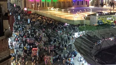 آلاف المواطنين يتوافدون على ساحة المسجد الإبراهيمي بدسوق ( صور )