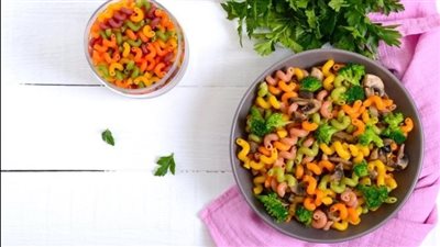 سلطة المكرونة الملونة بالمايونيز والزبادي| صحية للأطفال
