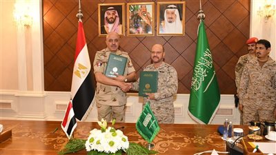 الفريق أحمد خليفة يناقش دعم آفاق التعاون العسكري مع رئيس الأركان السعودي