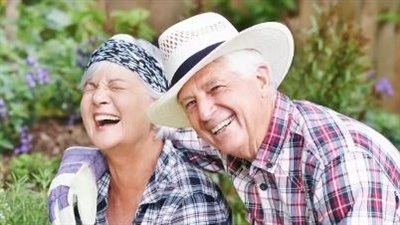 لحظات السعادة المشتركة تخفض هرمونات التوتر لدى الأزواج