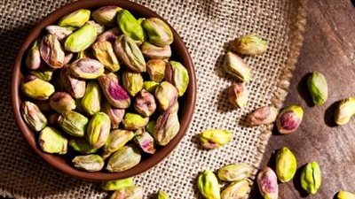 الفستق أم الفول السوداني.. أيهما تختار لصحتك ومحفظتك؟