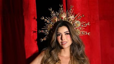 ميرنا جميل تطل بتاج يحاكي ريش الطاووس