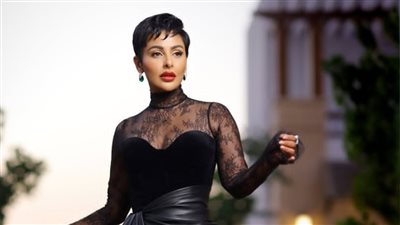 ميس حمدان تثير حيرة جمهورها بجلسة تصوير جديدة