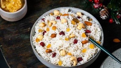 طريقة عمل أرز بالمكسرات والزبيب