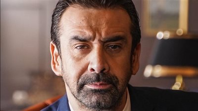 كريم عبدالعزيز يروي قصة مقبرة الملك توت عنخ آمون باحتفالية المتحف المصري الكبير