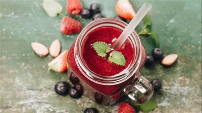 سموثي التوت والسبانخ.. مشروب غني يحمي من سرطان الثدي