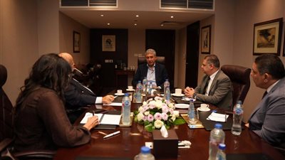 وزير السياحة يجتمع مع رئيس المجلس العالمي للسفر والسياحة لدعم الاستثمارات السياحية في مصر