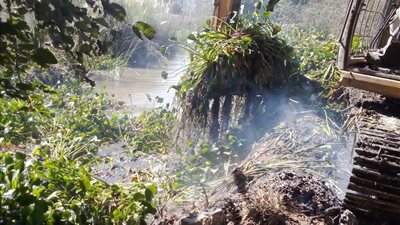 محافظ أسيوط: استمرار أعمال تطهير الترع والمصارف لضمان وصول المياه وحماية الرقعة الزراعية