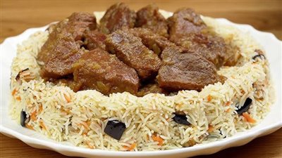 طريقة عمل لحمة بالأرز البني مع الأرز الأبيض
