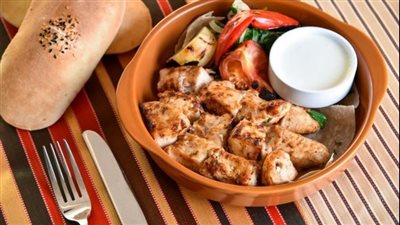 شيش طاووق بالفخارة.. حضريها بالطريقة الشرقية في الفرن