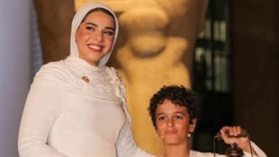 بالرموز الهيروغليفية.. فستان آية السيسي يحمل رسالة للعالم من توقيع مرمر حليم (تفاصيل)