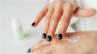 3 وصفات طبيعية لتفتيح اليدين بدون كريمات كيميائية