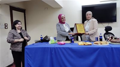 وكيل وزارة الصحة بالفيوم تكرم فريق الإشراف بإدارة المعامل 