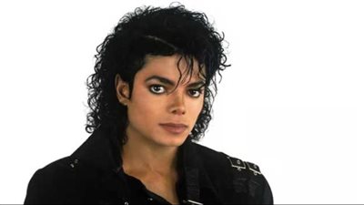 فوربس تعلن مايكل جاكسون الأعلى دخلاً بين المشاهير الراحلين في عام 2025